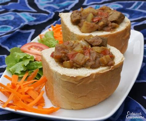  Bunny Chow: Un'esplosione di sapori speziati racchiusi in una pagnotta calda e croccante!