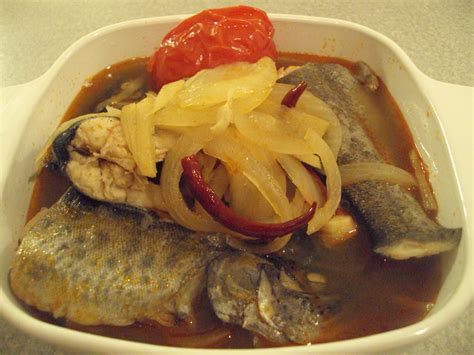  Spicy Sour Fish Soup: Un trionfo di sapori piccanti e rinfrescanti in ogni sorso!