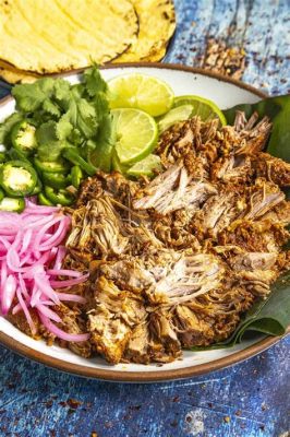  Cochinita Pibil: Un'esplosione di sapori speziati che si scioglie piacevolmente in bocca!