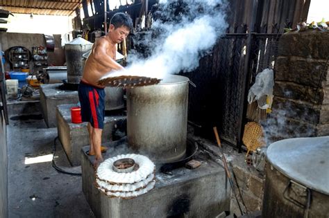  Il Noodle di Sorgo: Un Sinfonia Cremosa di Aromi Piccanti che Si Scioglie in Bocca!