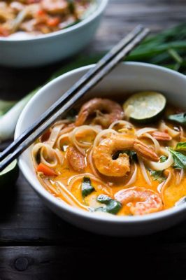  Khao Soi: Un delizioso curry thai con noodles e una deliziosa crema di cocco al profumo di spezie