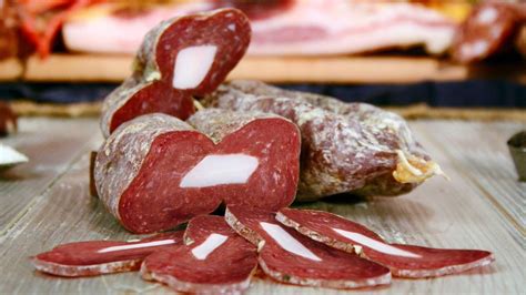  La Soppressata di Shaoxing: Un Esplosione di Sapori Umami Involtati da una Crosta Crostilla