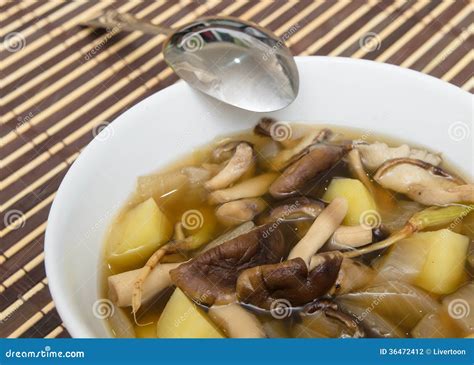  La Zuppa di Riso al Fungo Shiitake con Spesso e Aromatico Brodo: Un Sogno Cremoso per il tuo Palato?